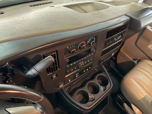 Used 2017 Chevrolet Express 2500 RWD image 50