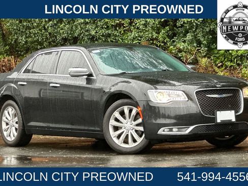 Used 2018 Chrysler 300 Limited image 1