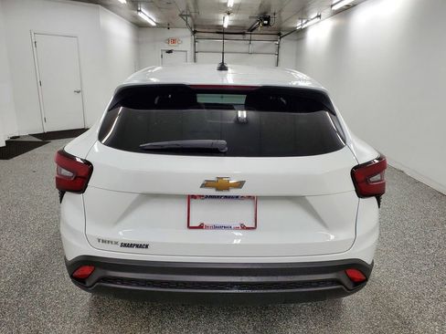 Used 2024 Chevrolet Trax LS FWD image 6