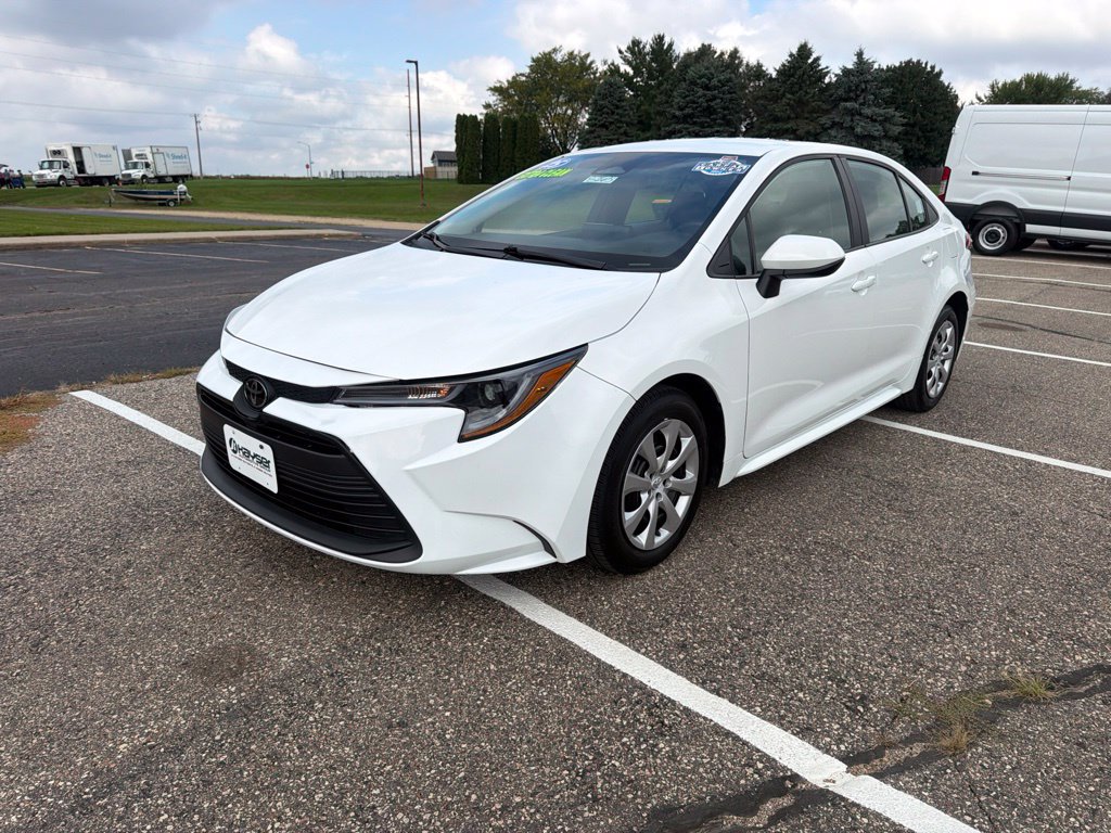 Used 2025 Toyota Corolla LE FWD image 3