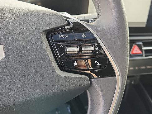 Certified 2024 Kia Niro EX Touring image 24