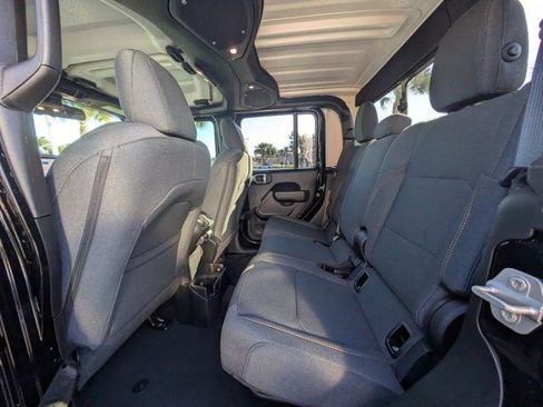 New 2025 Jeep Gladiator Sport image 12