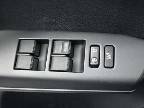 Used 2018 Toyota RAV4 XLE AWD/4WD image 22
