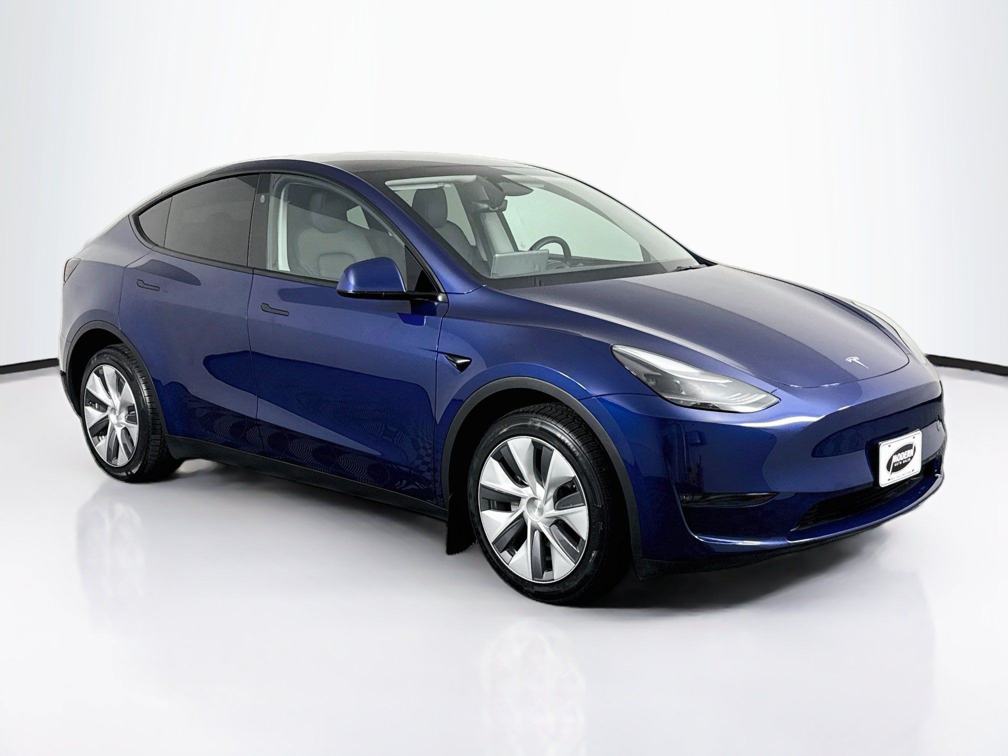 Used 2023 Tesla Model Y Long Range AWD/4WD image 2