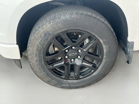 Used 2023 Chevrolet Silverado 1500 RST AWD/4WD image 32
