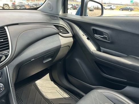 Used 2019 Chevrolet Trax LT w/ LT Convenience Package FWD image 29