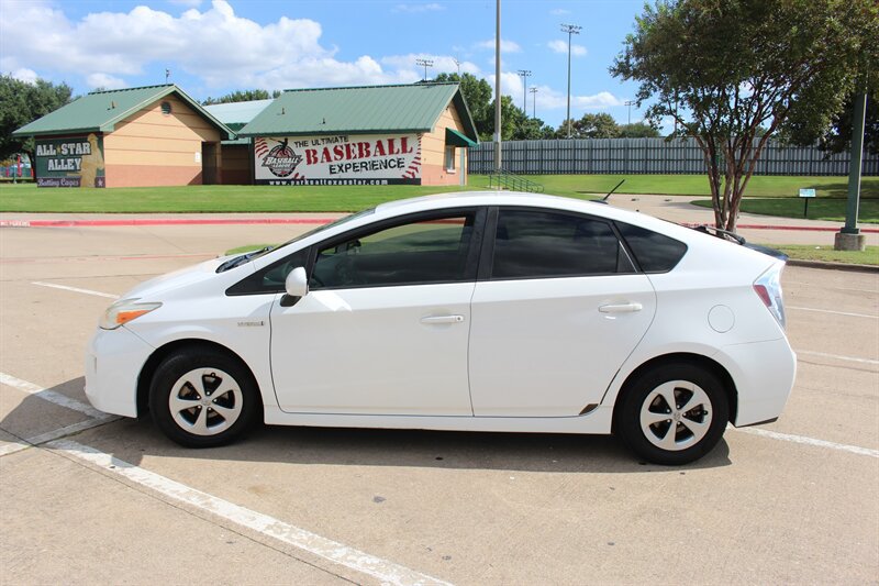 Used 2015 Toyota Prius Three FWD image 2