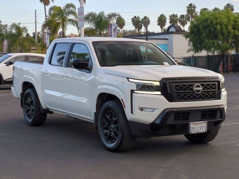 Used 2023 Nissan Frontier SV w/ Midnight Edition Package image 2