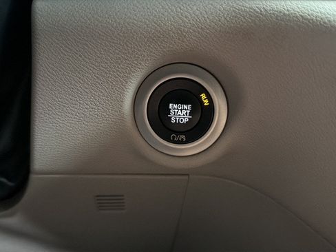 Used 2018 Chrysler Pacifica Touring Plus FWD image 23