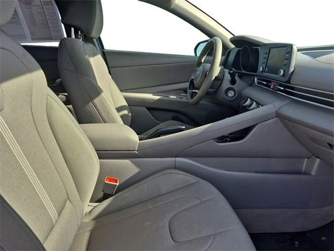 Used 2023 Hyundai Elantra SE image 15