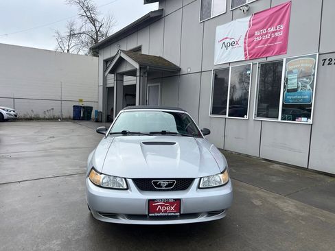 Used 2000 Ford Mustang Convertible image 2