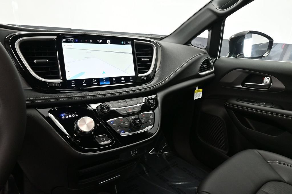 New 2027 Chrysler Pacifica Select w/ Family Tech Group AWD/4WD image 16
