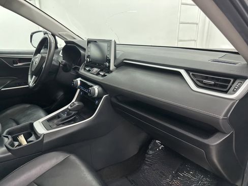 Used 2020 Toyota RAV4 XLE Premium FWD image 26