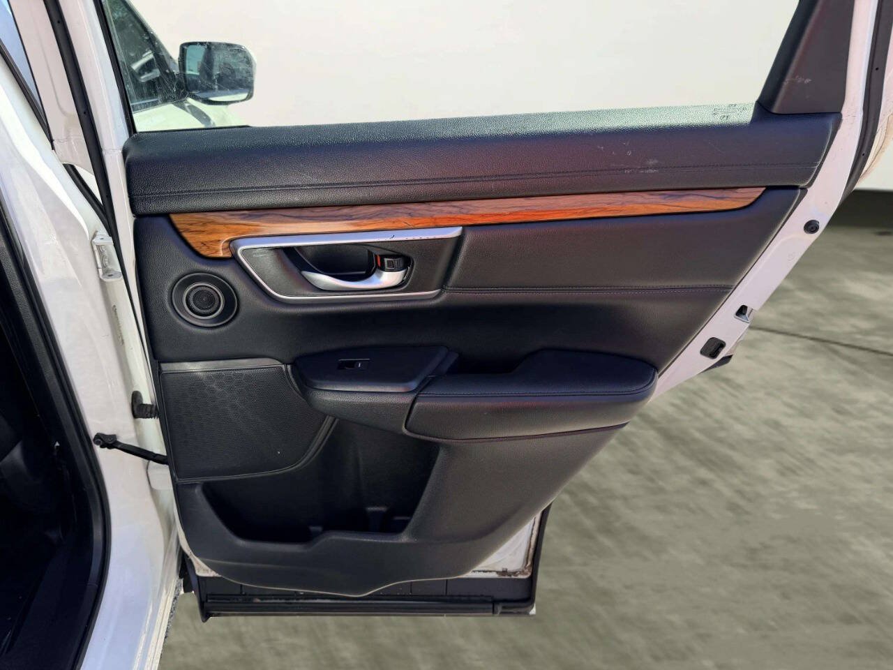 Used 2017 Honda CR-V Touring image 28