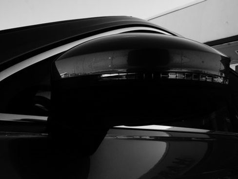 Certified 2021 Volkswagen Tiguan SE w/ Panoramic Sunroof Package image 78