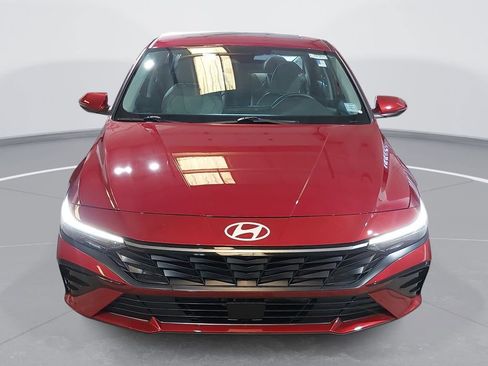 Certified 2025 Hyundai Elantra Limited FWD image 2