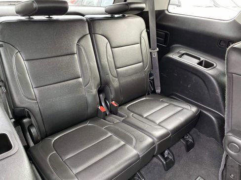 Used 2023 GMC Acadia SLT image 26