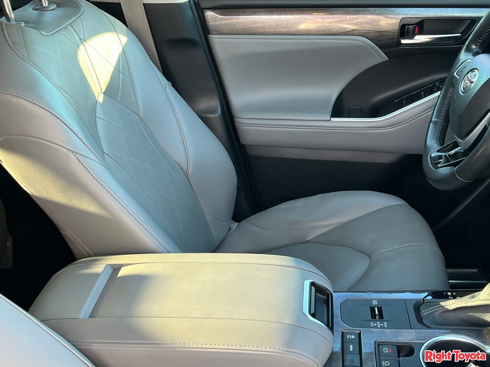 Used 2022 Toyota Highlander Platinum FWD image 14