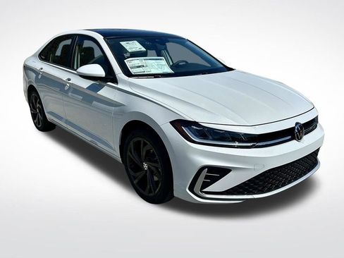New 2026 Volkswagen Jetta SE image 3