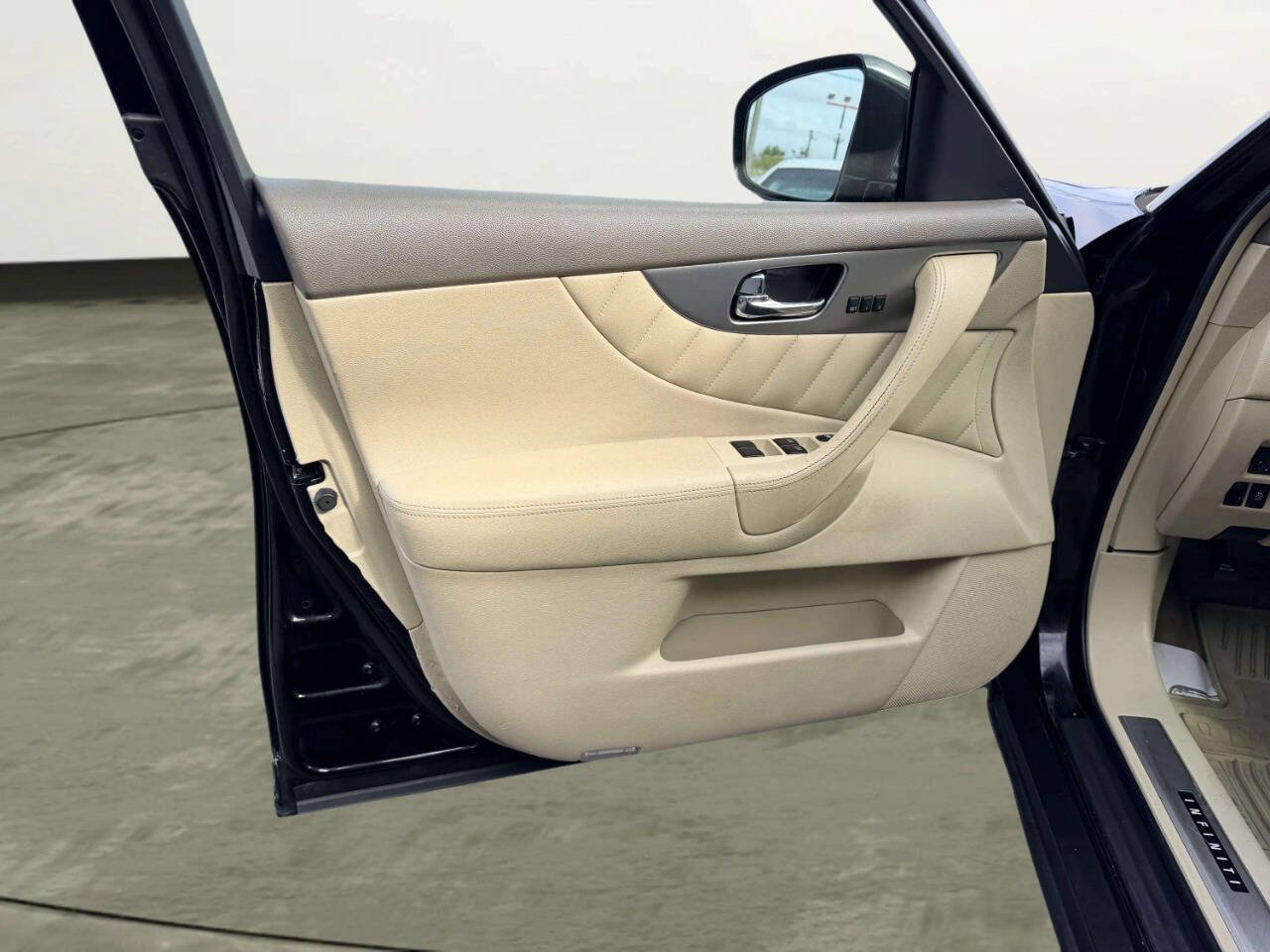 Used 2012 INFINITI FX35 2WD w/ Premium Pkg image 16