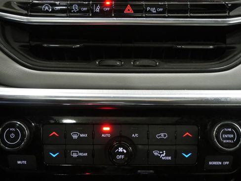 Used 2023 Jeep Compass Limited w/ Sun and Sound Group AWD/4WD image 19
