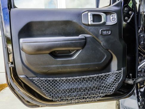 Used 2018 Jeep Wrangler Unlimited Sport S AWD/4WD image 34