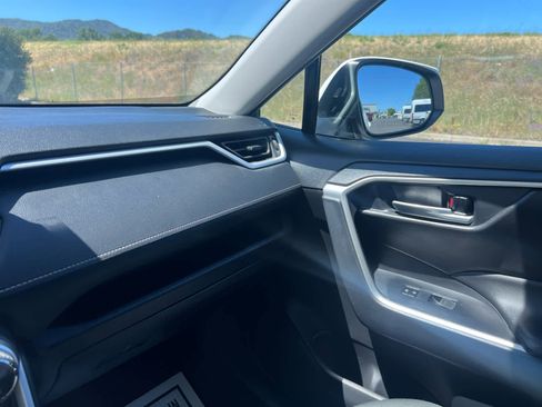 Used 2025 Toyota RAV4 XLE FWD image 21