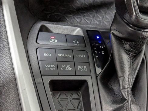 Used 2020 Toyota RAV4 XLE w/ Convenience Package AWD/4WD image 38