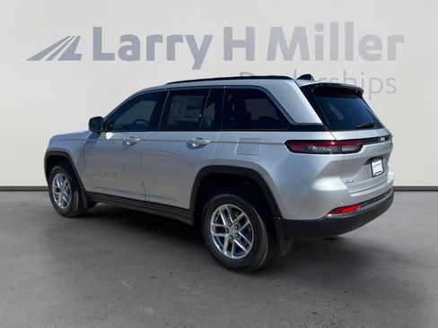 New 2026 Jeep Grand Cherokee Laredo image 3