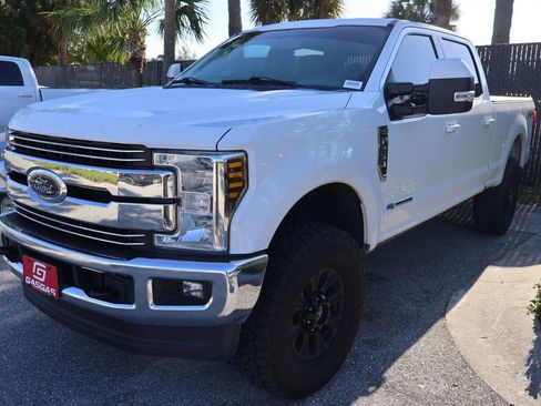 Used 2018 Ford F250 Lariat w/ Lariat Value Package AWD/4WD image 2