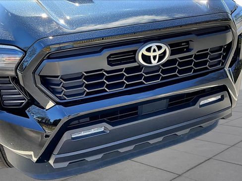 Used 2025 Toyota Tacoma TRD Sport AWD/4WD image 45