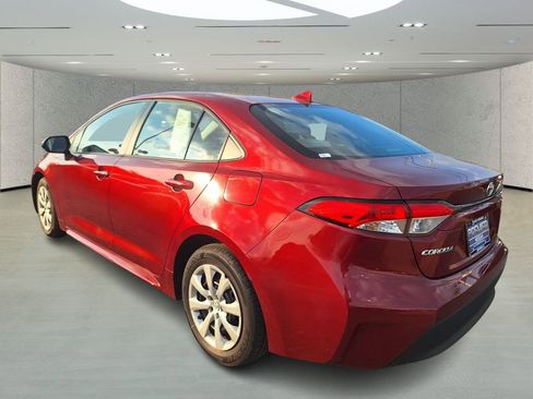 Used 2023 Toyota Corolla LE image 3