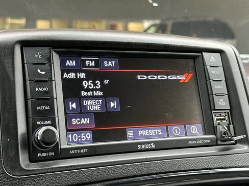 Used 2019 Dodge Grand Caravan SE w/ UConnect Hands-Free Group image 20