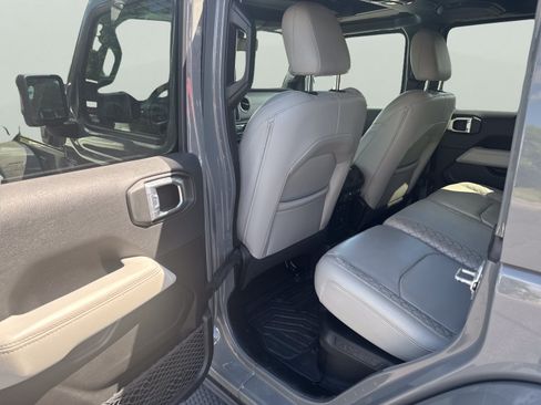 Used 2022 Jeep Wrangler Unlimited Sahara AWD/4WD image 22