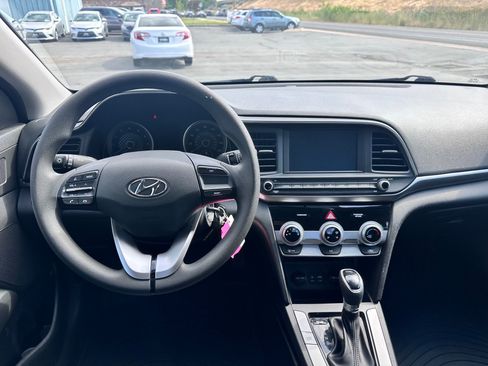 Used 2019 Hyundai Elantra SE FWD image 7
