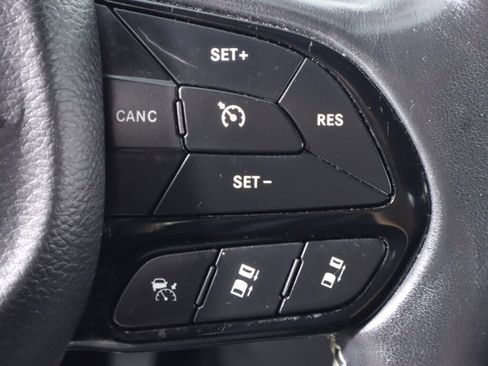 Used 2021 Chrysler Pacifica Touring-L w/ S Appearance Package image 13