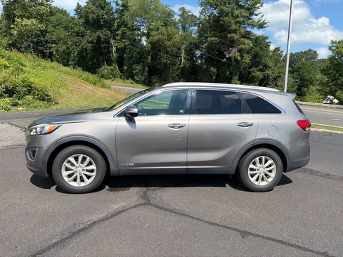 Used 2017 Kia Sorento AWD image 6