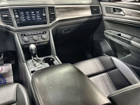 Used 2020 Volkswagen Atlas Cross Sport SE image 26