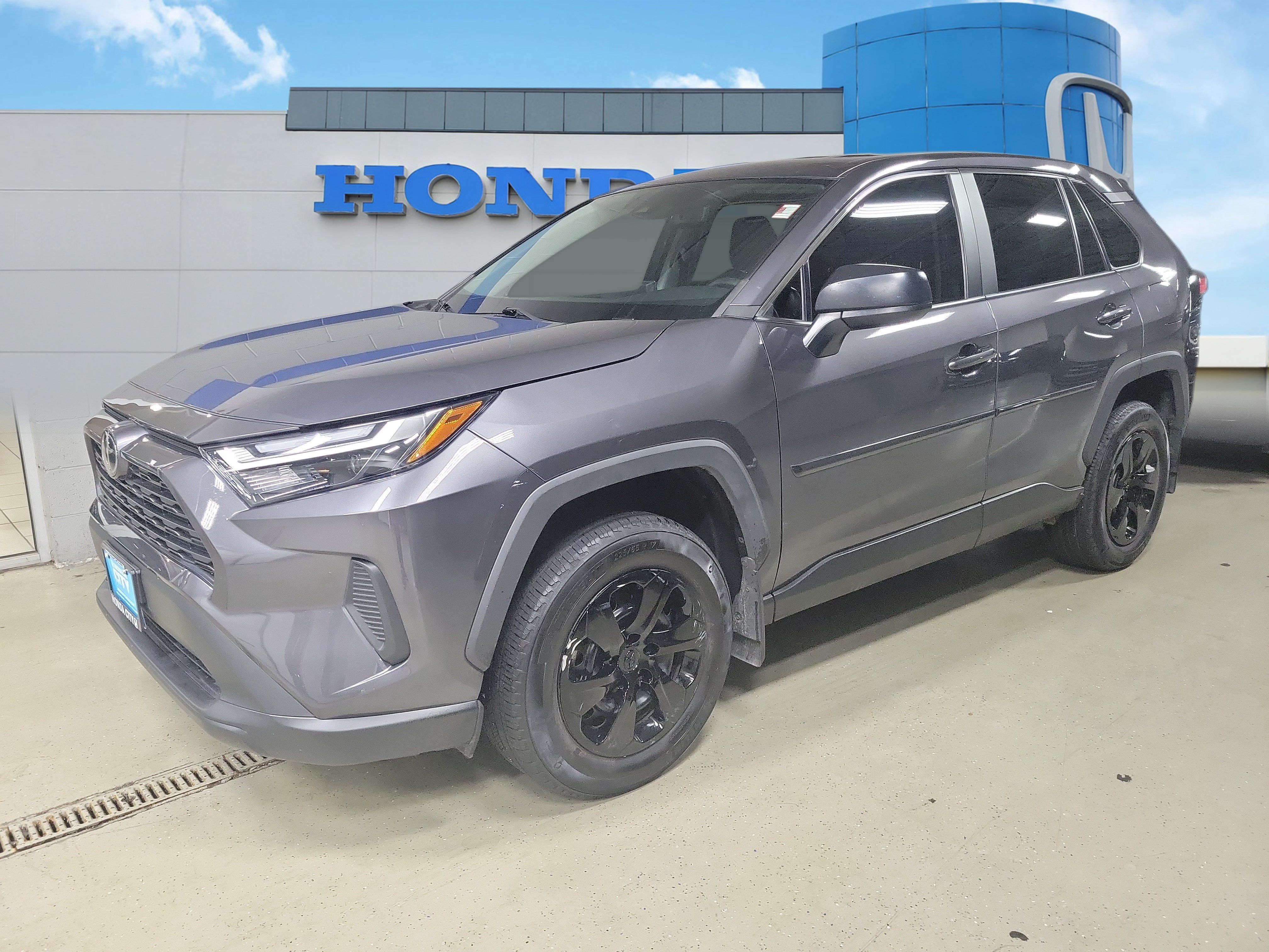 Used 2023 Toyota RAV4 LE AWD/4WD image 2