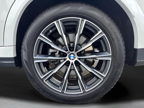 Used 2025 BMW X6 xDrive40i w/ Executive Package image 33