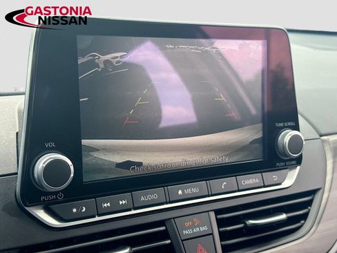 Used 2025 Nissan Altima 2.5 SV FWD image 17