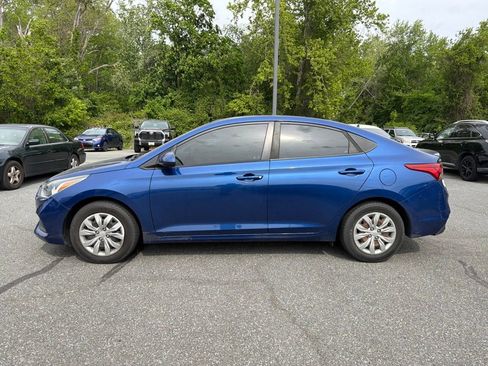 Used 2019 Hyundai Accent SE FWD image 2