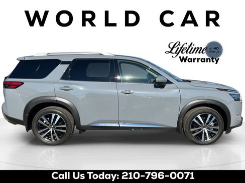 Used 2025 Nissan Pathfinder Platinum FWD image 15