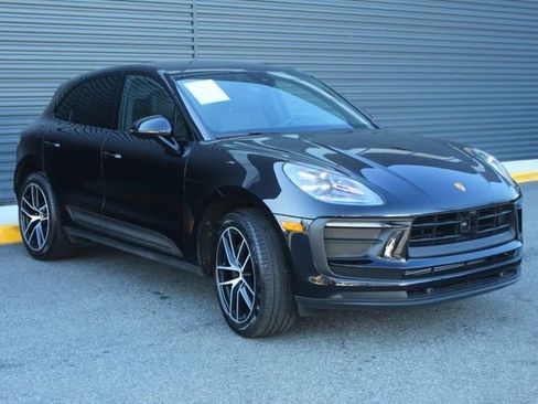 Certified 2023 Porsche Macan image 10