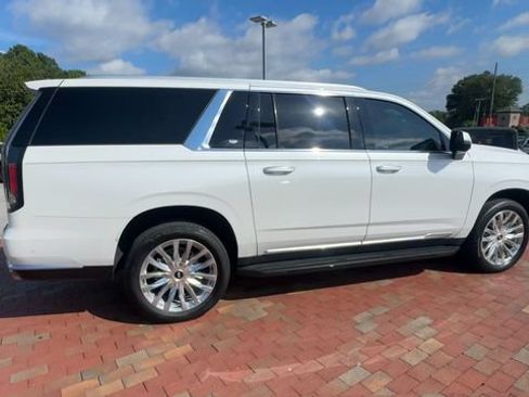 Used 2024 Cadillac Escalade ESV Premium Luxury RWD image 3