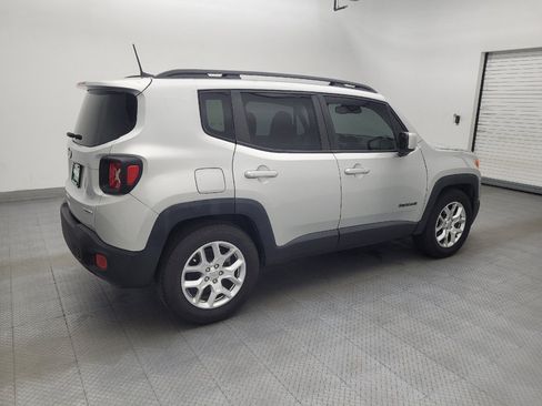 Used 2018 Jeep Renegade Latitude w/ Popular Equipment Group FWD image 10
