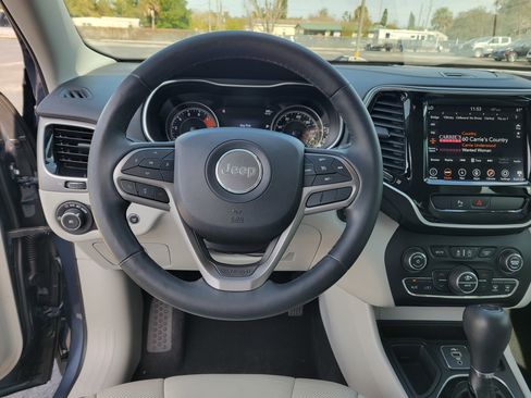 Used 2020 Jeep Cherokee Limited image 13