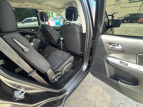Used 2020 Dodge Journey SE w/ Blacktop Package FWD image 9