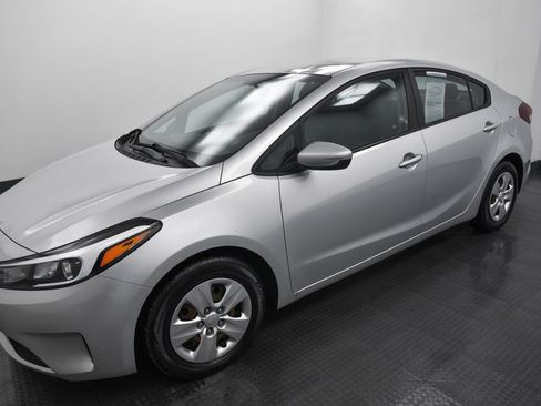 Used 2017 Kia Forte LX image 3