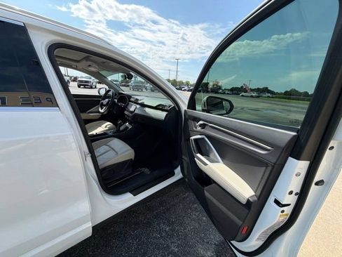 Used 2020 Audi Q3 2.0T Premium w/ Convenience Package AWD/4WD image 21